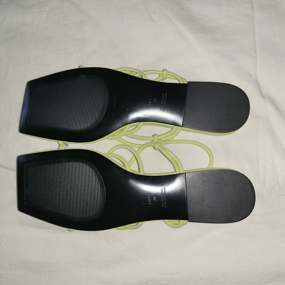 Sandals 9.5 - Picture 3 of 5